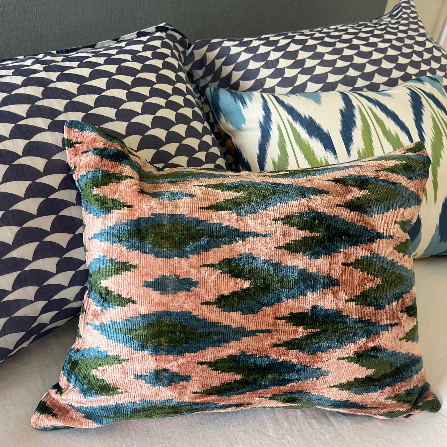 Mirage velvet cushion - Soft Focus