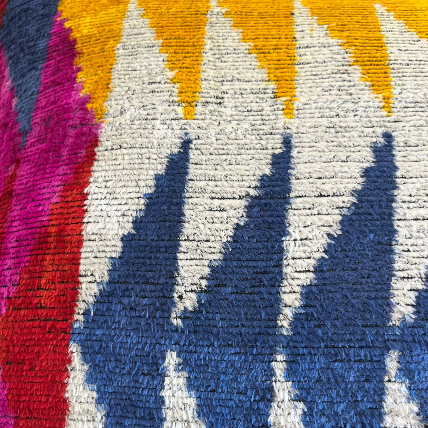 Mirage velvet cushion - Party in Brazil