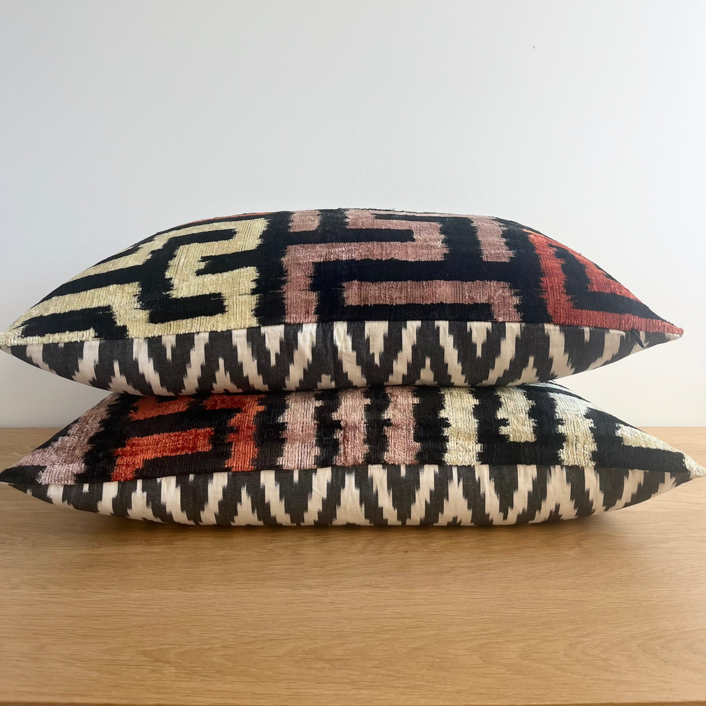 Mirage velvet cushion - Maze