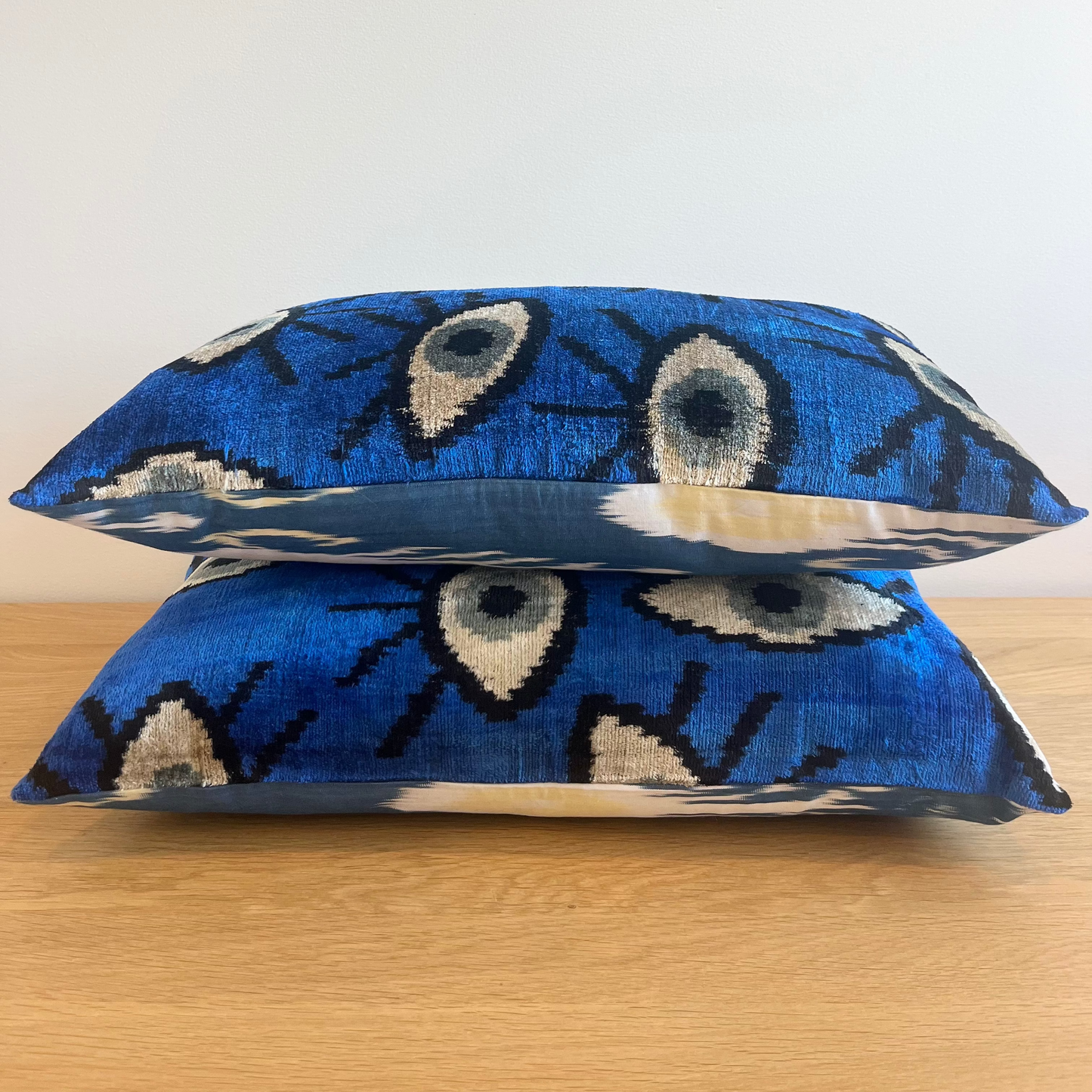 Mirage velvet cushion - See no evil