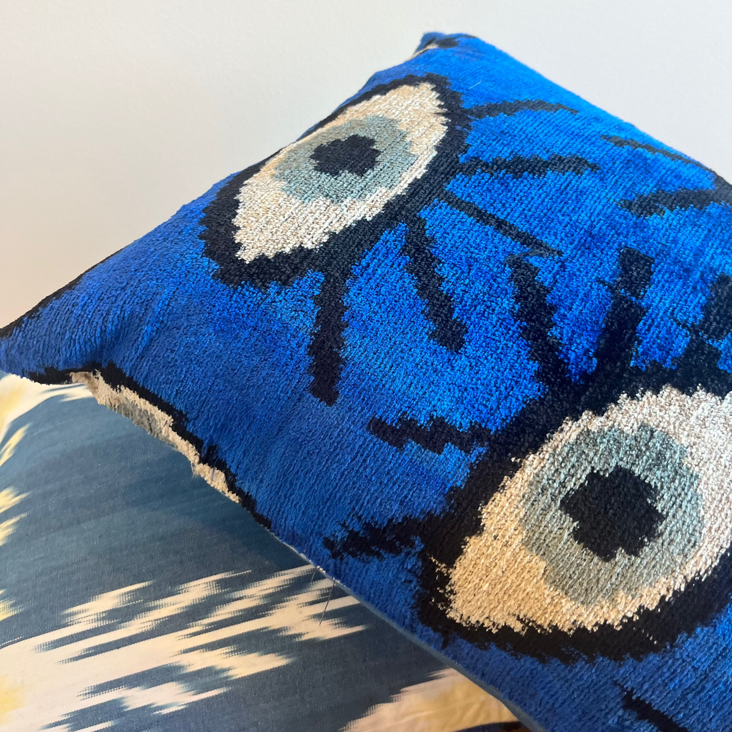 Mirage velvet cushion - See no evil