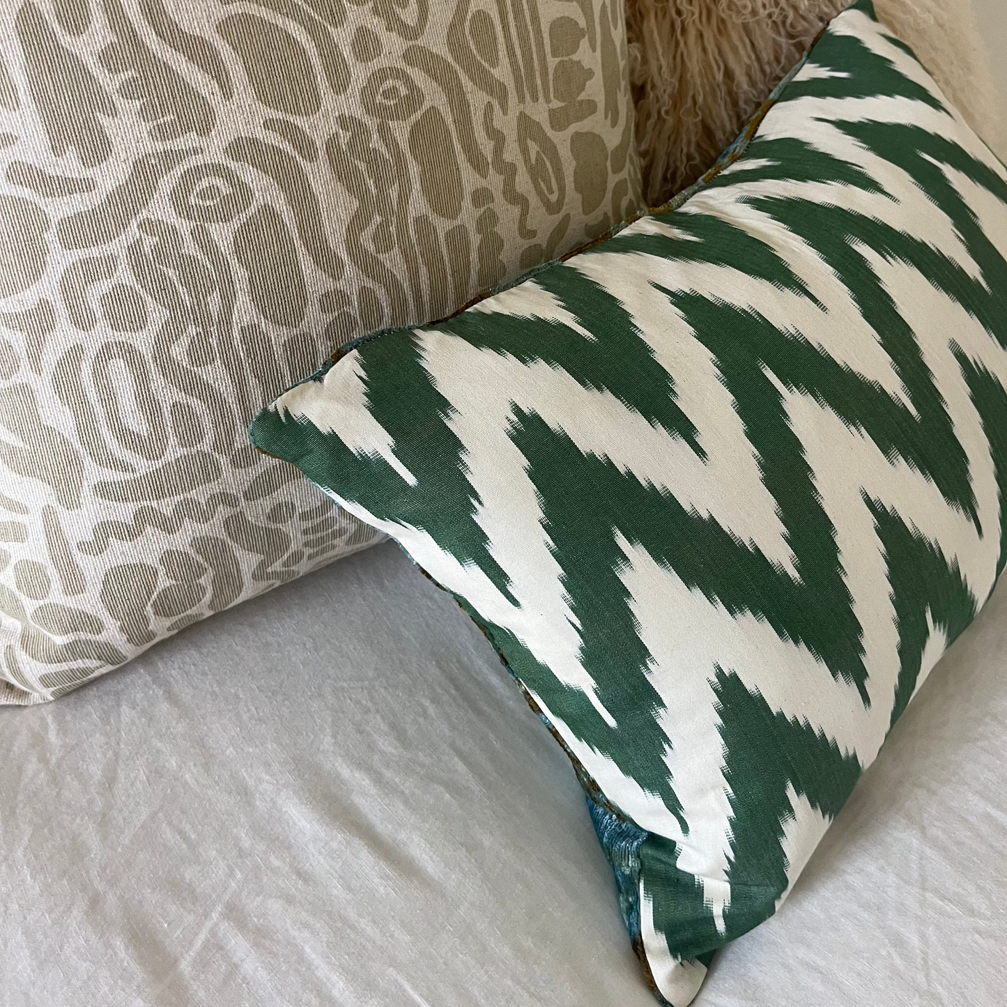 Mirage velvet cushion - Twilight