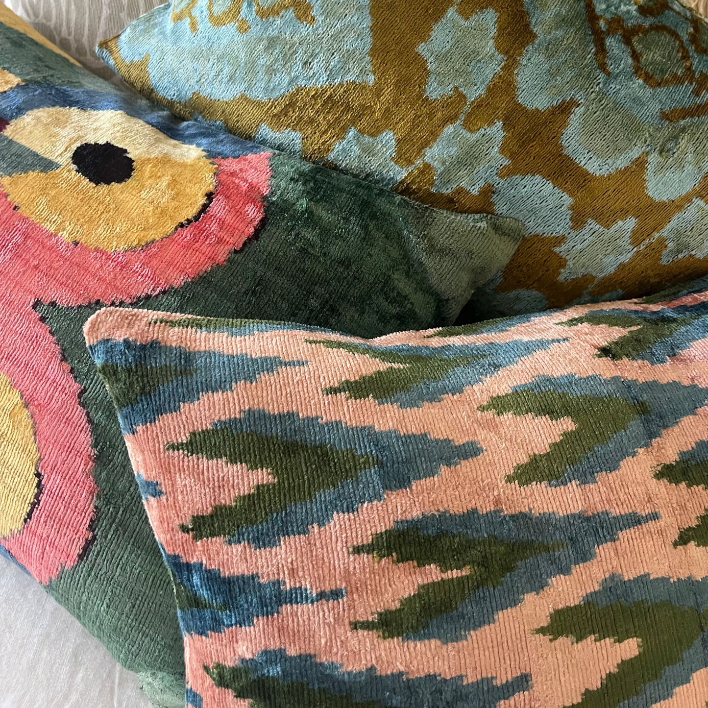 Mirage velvet cushion - Abstract