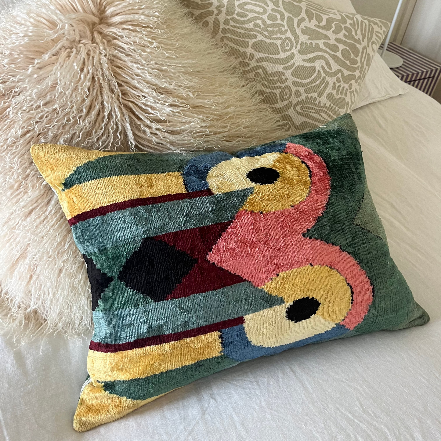 Mirage velvet cushion - Abstract