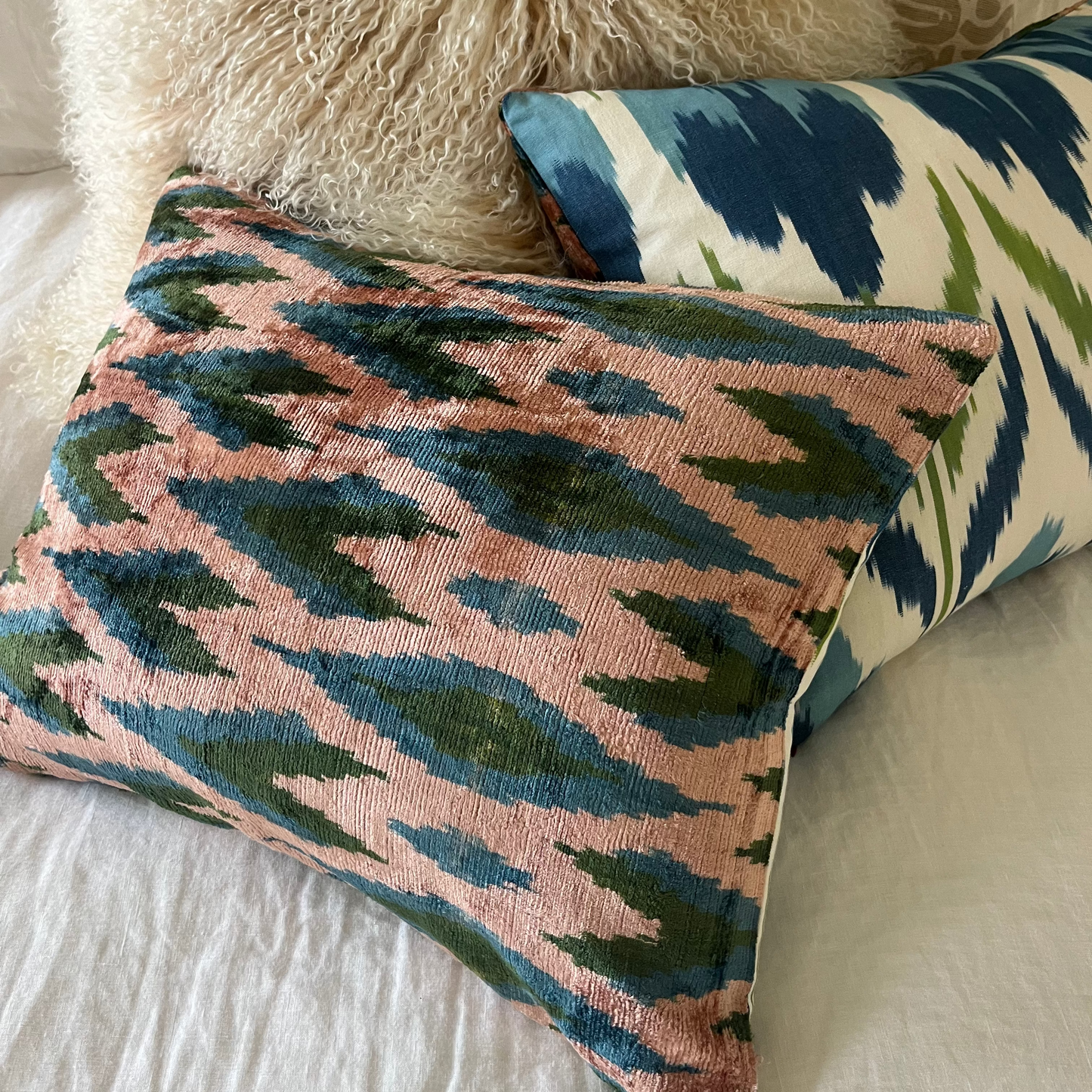 Mirage velvet cushion - Soft Focus