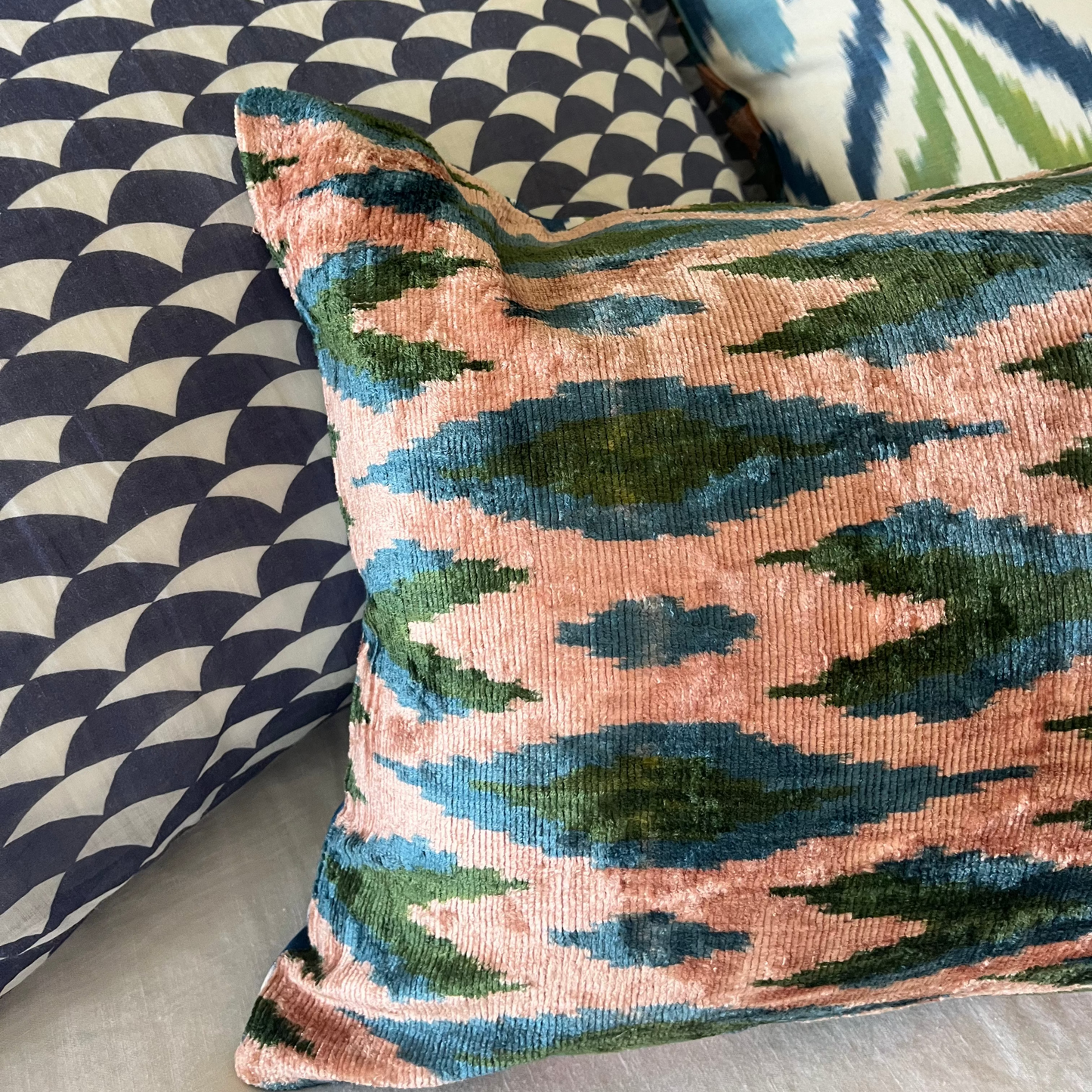 Mirage velvet cushion - Soft Focus