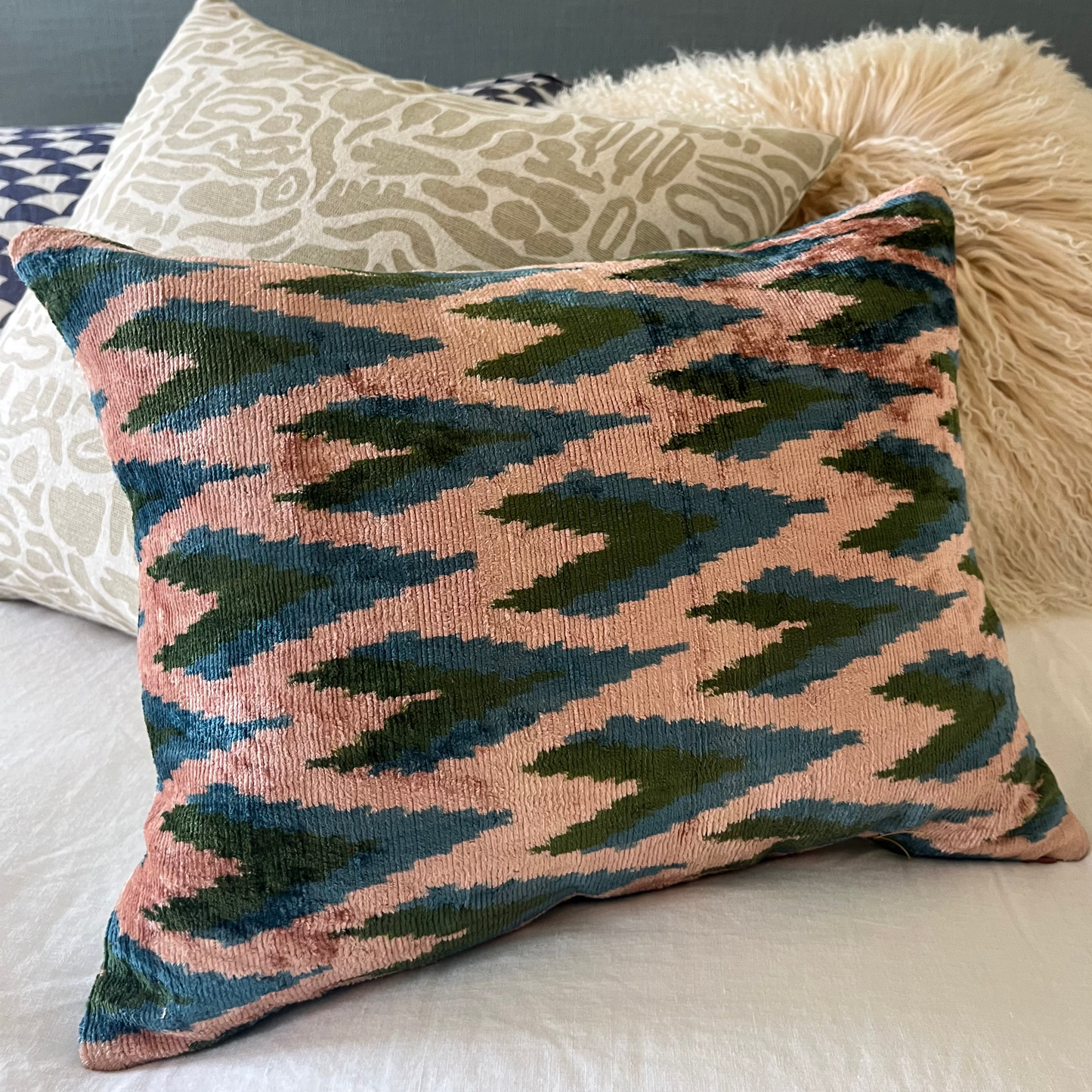 Mirage velvet cushion - Soft Focus