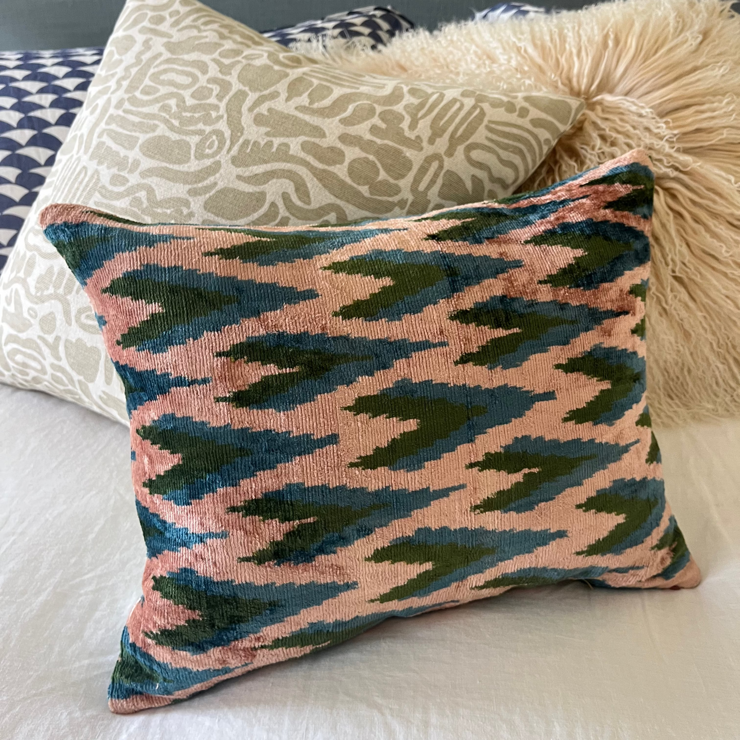 Mirage velvet cushion - Soft Focus