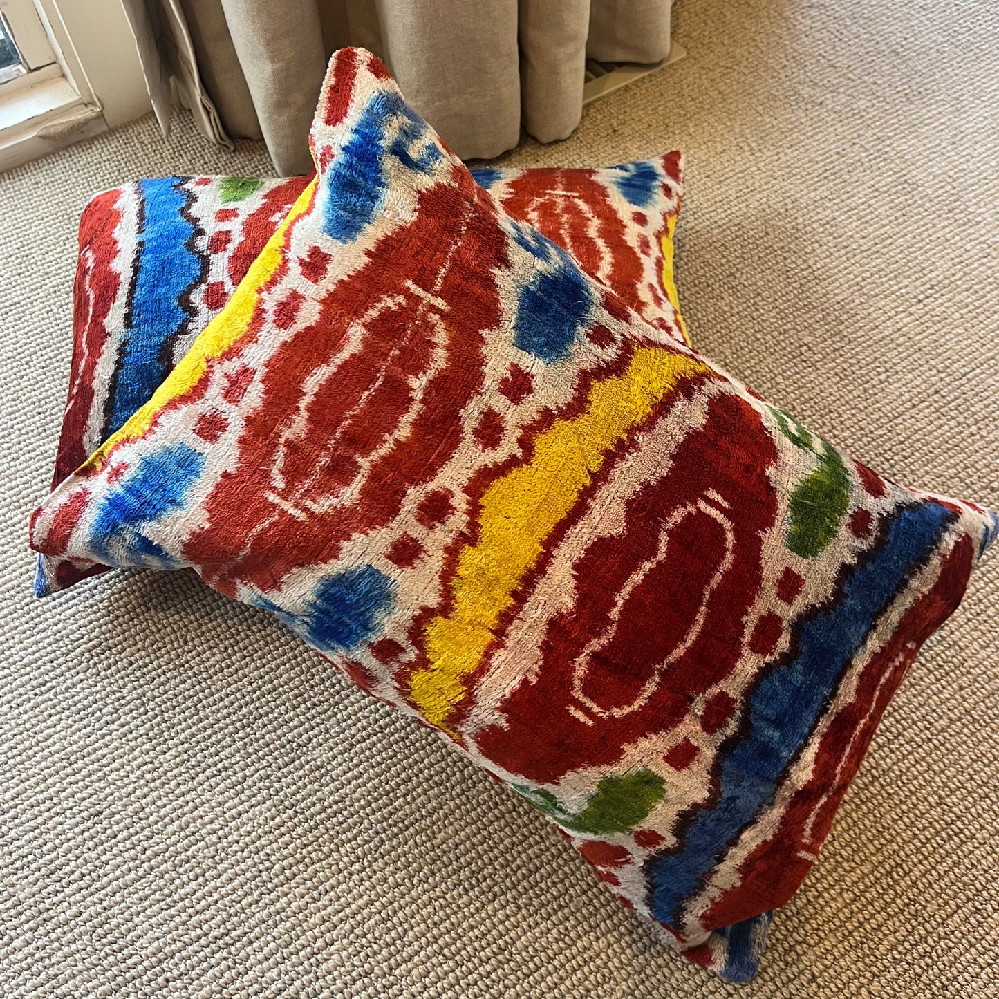 Mirage velvet cushion - Magic Eye